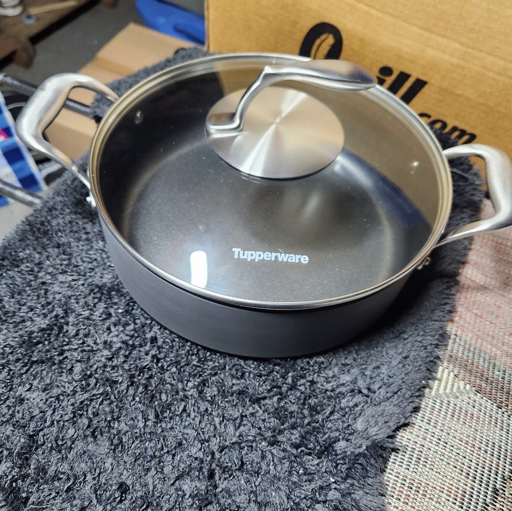 Tupperware chef series sauteuse pan with glass cover